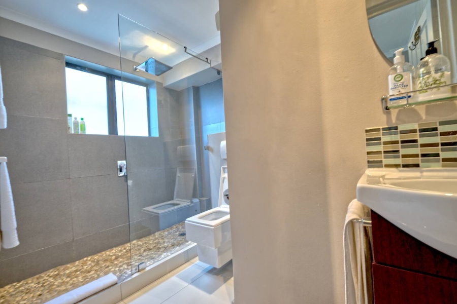 To Let 1 Bedroom Property for Rent in Sea Point Western Cape